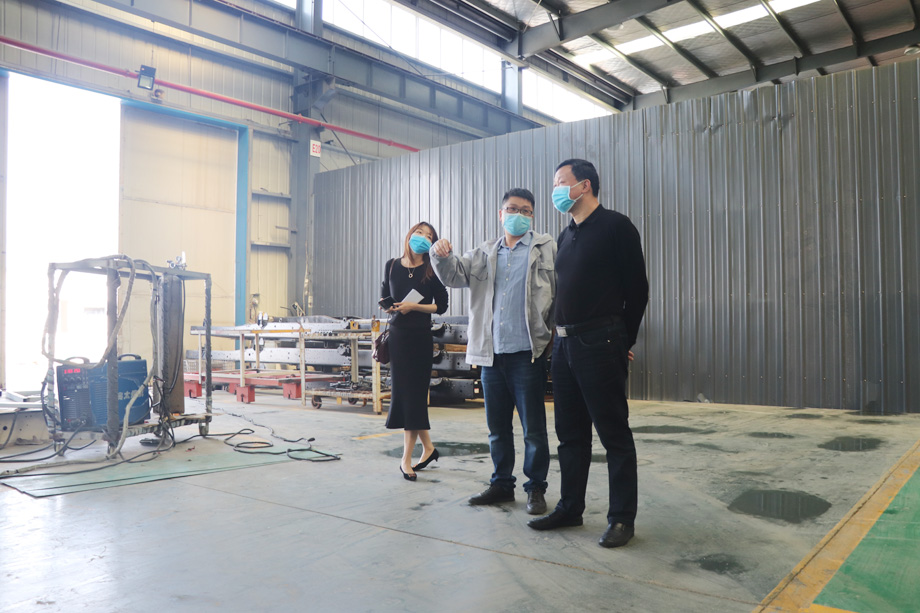 <strong>市商务局周副局长亲临开来车辆视察复工工作</strong>