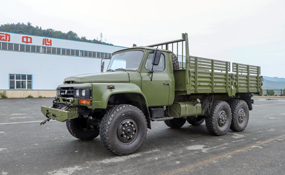 六驱越野运兵车尖头新款2082E6D