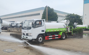 4×2洒水车 东风轻卡环卫车 城市道路清洗车