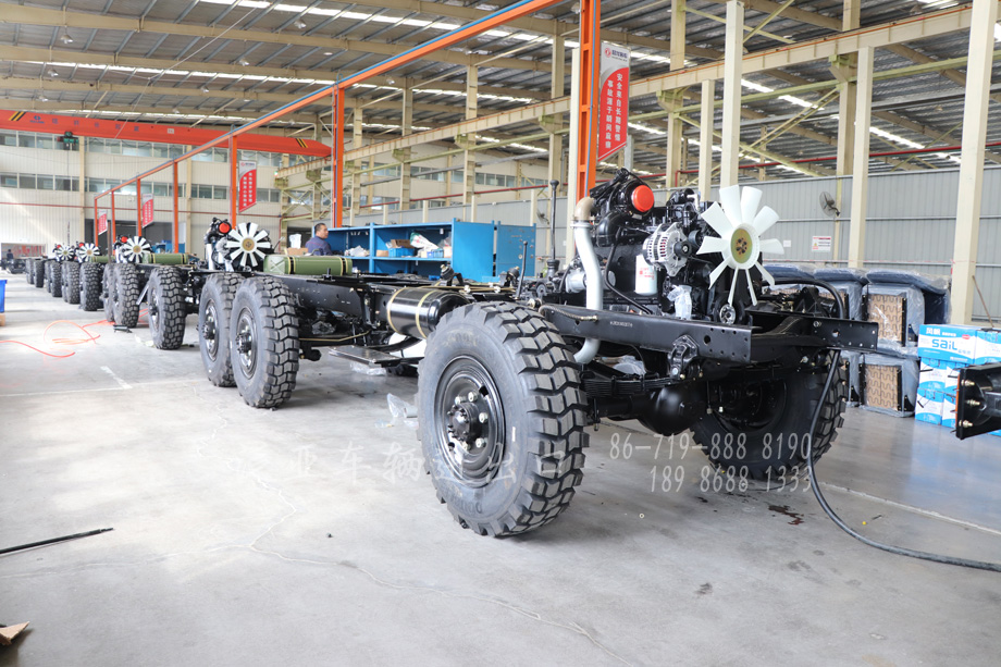 10辆六驱2082尖头越野卡车任务开始启动