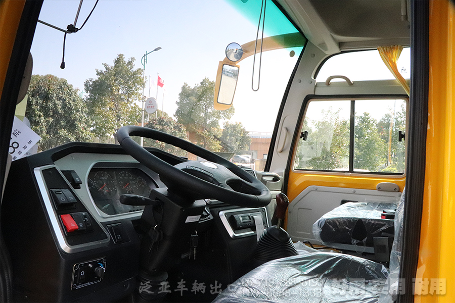 东风越野客车 东风四驱客车,东风13座客车 东风23座载人客车,东风4X4客车.东风运兵客车,东风工程救援客车,东风柴油客车,武警森林客车,东风客车出口,东风客车报价,东风4X4客车销售