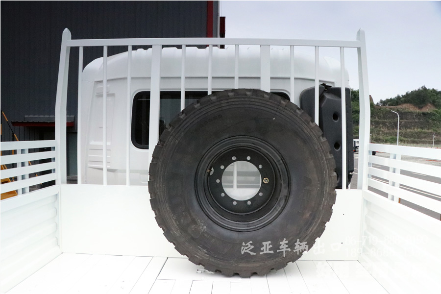 东风六驱,越野卡车,300马力卡车,六驱越野卡车,六驱运输车