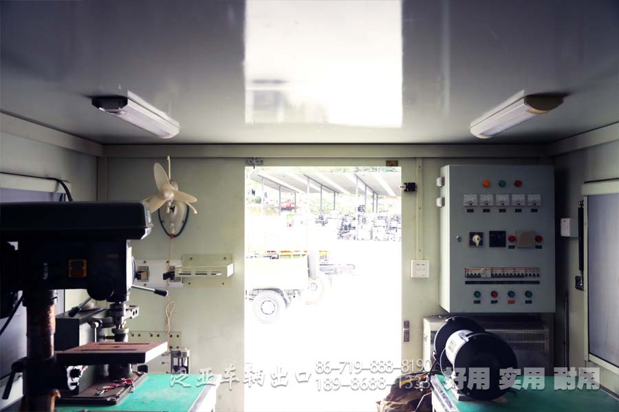 东风六驱越野卡车， 后援保障车，维修保障车，EQ2102,六驱越野车，东风六驱