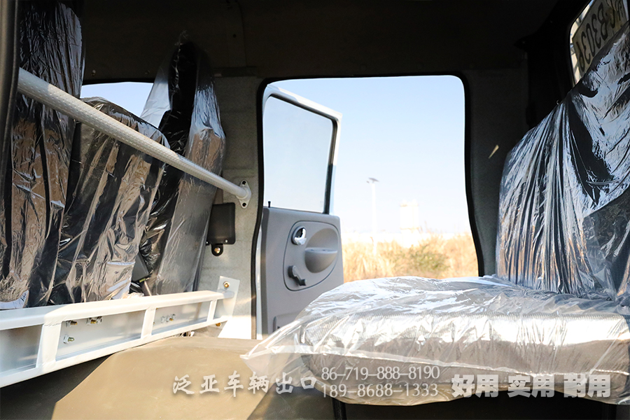 右舵卡车,双排卡车,出口专用车定制,4*4右驾货车,越野卡车,全驱车出口