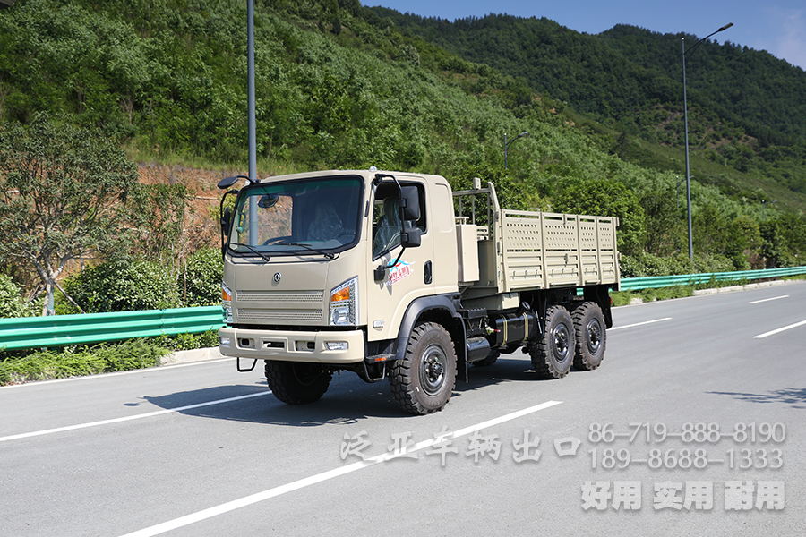 东风平头EQ2082六驱越野轻卡、190马力平头6X6柴油越野汽车