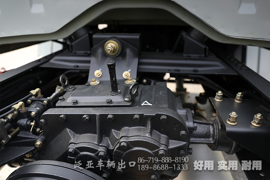 东风EQ2100底盘,东风6×6底盘,长头EQ2100底盘,六驱越野底盘,6×6尖头底盘,140底盘,运兵卡车,底盘出口,长头卡车,210马力卡车,卡车专用改装