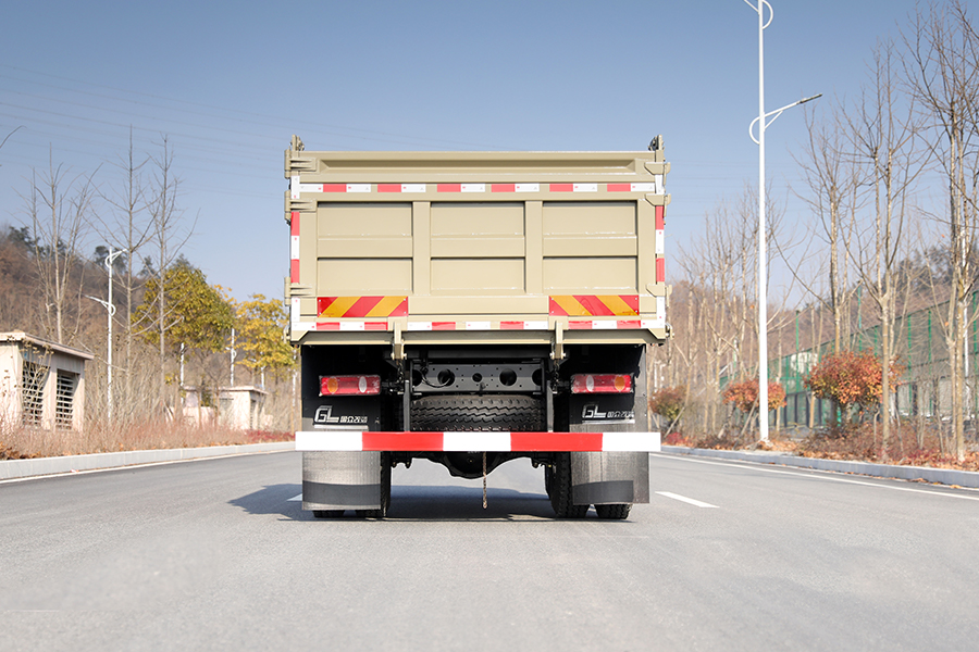 东风四驱，东风4x4，东风四驱尖头大玻璃越野卡车底盘，东风四驱底盘出口，东风底盘出口厂家