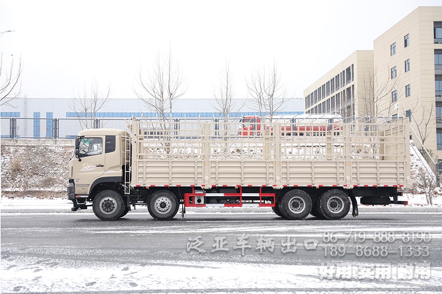 东风8x4仓栅车，东风平头一排半驾驶室，东风重型仓栅车，东风大承载力越野卡车，东风十二档变速卡车，东风420L油箱，仓栅运输车，大马力卡车