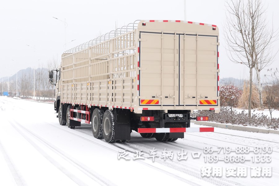 东风8x4仓栅车，东风平头一排半驾驶室，东风重型仓栅车，东风大承载力越野卡车，东风十二档变速卡车，东风420L油箱，仓栅运输车，大马力卡车
