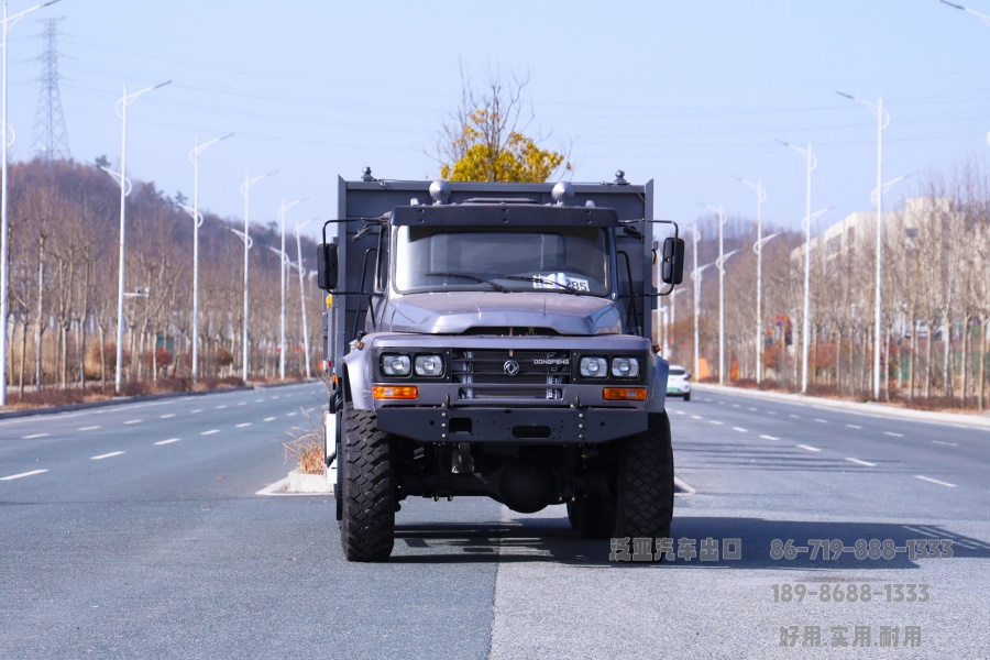 东风六驱尖头越野型自卸卡车